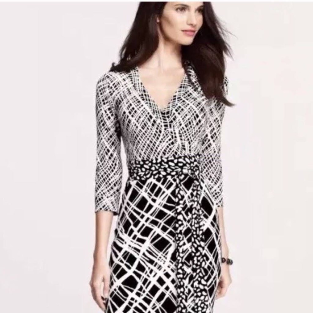 WRAP DRESS B&W PRINT DRESS